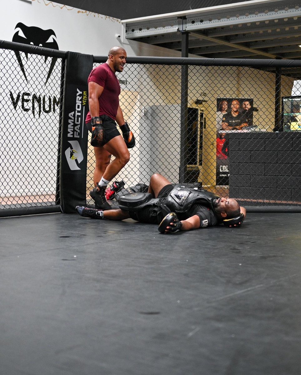 ciryl_gane's tweet image. Going all out, training for the upcoming war ⚔️

Always backed by @MyproteinFR 💪🏽