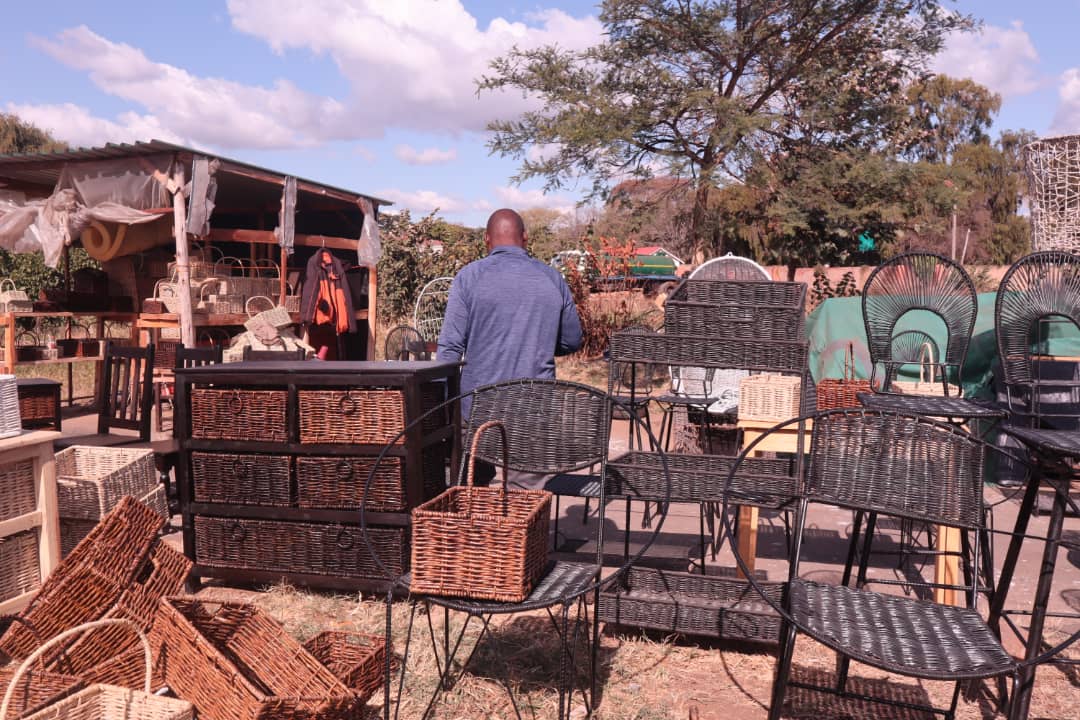 ThinkLocalZim's tweet photo. Think Local team has been on the streets of Harare, talking to roadside traders. During the interviews, three things caught our attention:
1. Whilst traders under the trees are usually shunned and considered of no fixed abode, some of the businesses we interviewed actually own &amp; https://t.co/SNiwpWMvSP