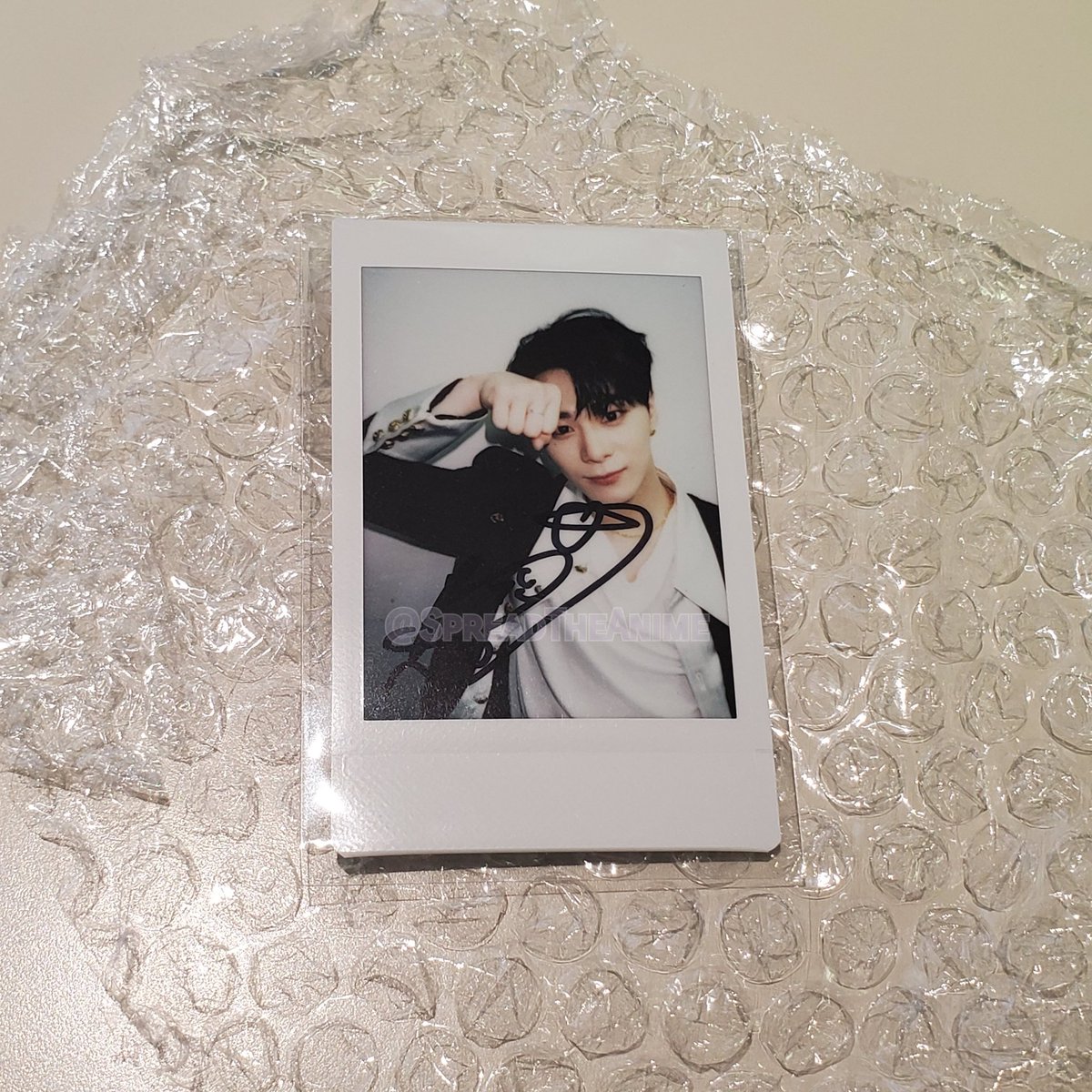 SpreadTheAnime's tweet photo. Thank you @hellolivetv for holding the #hellolive_Bingo_Event for #ASTRO's #STARGAZER concerts π₯° I'll treasure this polaroid~ π #μμ€νΈλ‘ https://t.co/iQjl62w78p