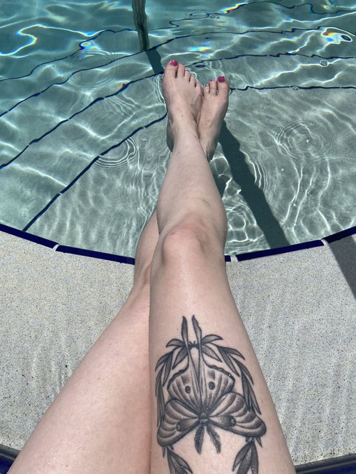 Go grab ya vitamin D! 😉 What&rsquo;s your favorite way to make Monday suck a little less? 🥰 https://t.co/N<a href="/tag/manyvids"class="tags"><span>#manyvids</span></a>