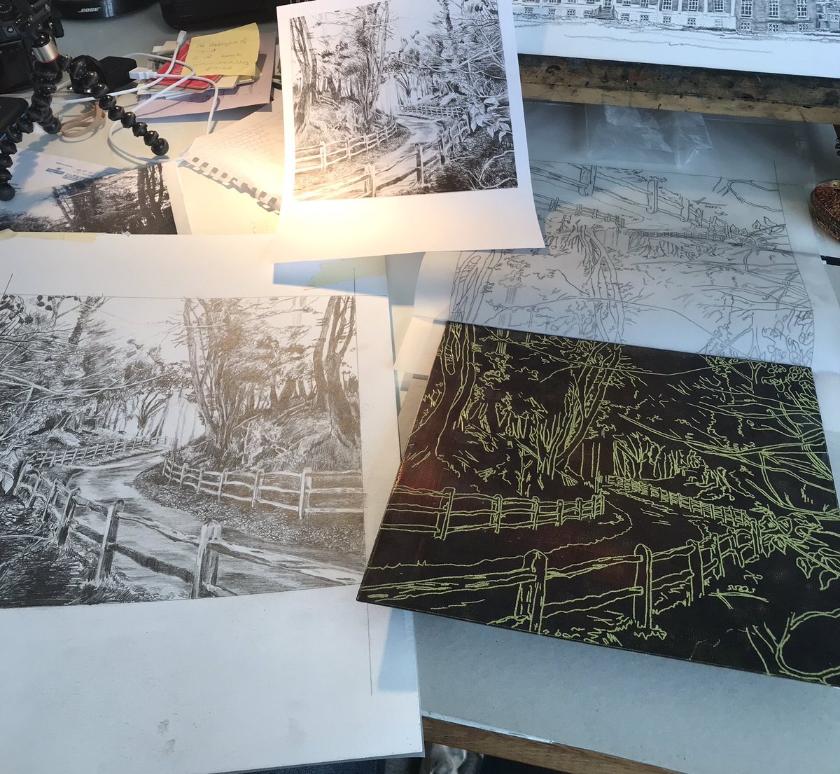 pegmorrisart's tweet image. Transferring my finished drawing onto a new etching plate 
#etching #printmaking #etchingprocess #hardgroundetching #drawing