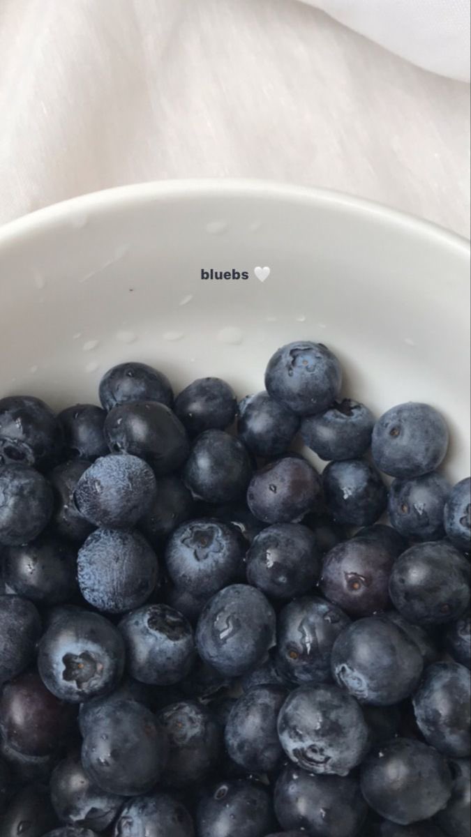 liviuuh's tweet photo. fresh blueberries 🫐 https://t.co/c8C6UfDWJC