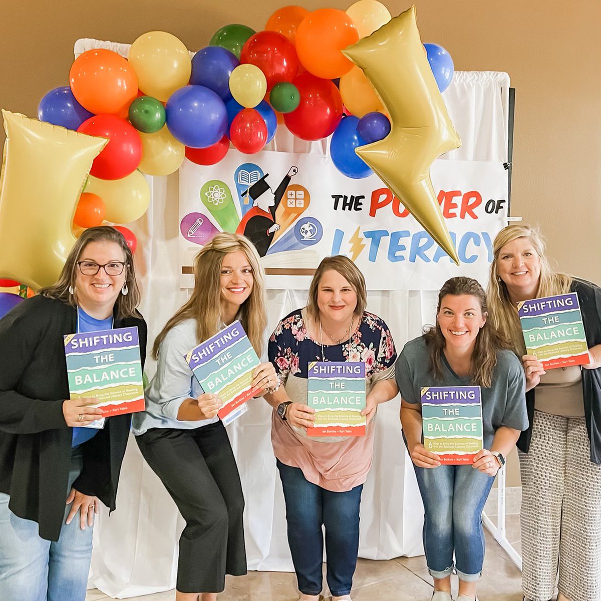 sara_borchgardt's tweet photo. Today is all about shifting the balance to bring the Science of Reading into the Balanced Literacy Classroom! #growingGREATness #powerat6 @SnookISD https://t.co/dLsrTXKF82