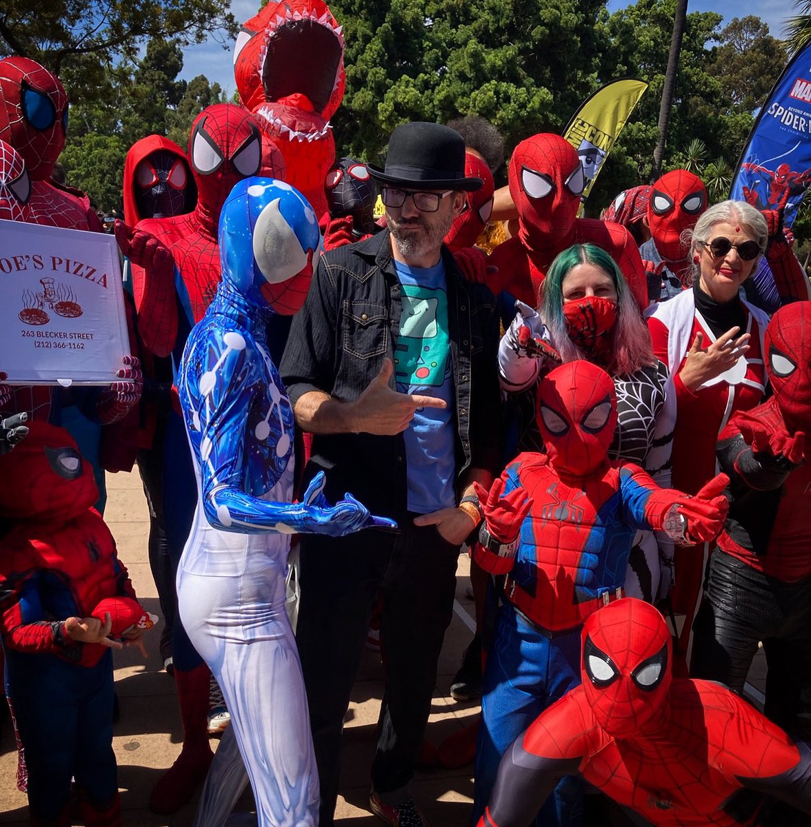 When it was revealed what I did to their uncle…the Spider-folk needed a picture! And like in the film, they all let me just walk away!
#StillAtLarge #UncleBensKiller #ComiCon #spiderman