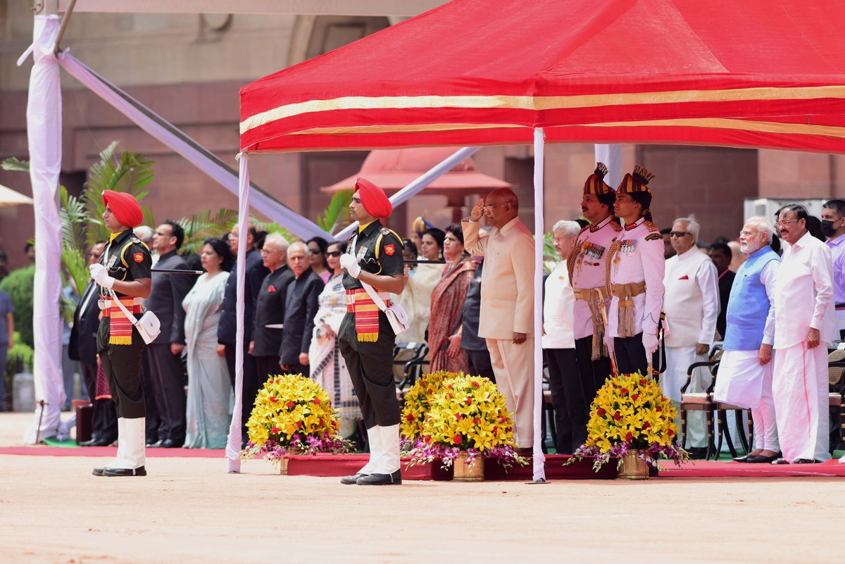 ramnathkovind's tweet image. आज राष्ट्रपति के मेरे कार्यकाल की समाप्ति पर मुझे जो भावभीनी विदाई दी गई, उससे मैं अभिभूत हूं।