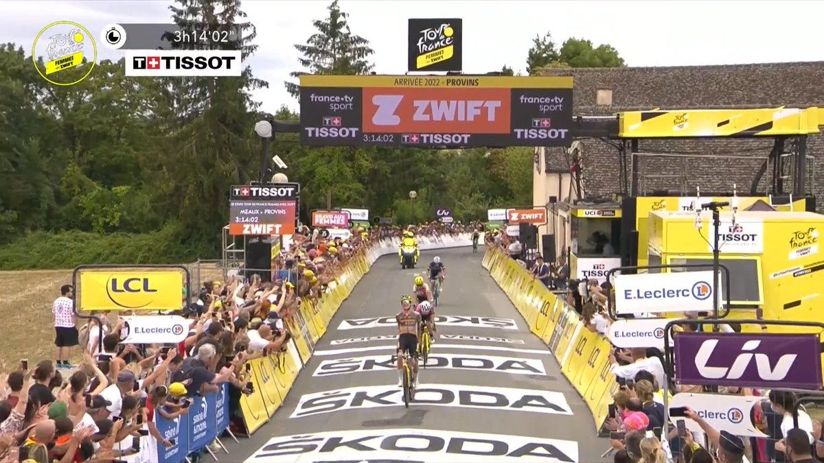 STAGE WIN AND YELLOW JERSEY FOR QUEEN MARIANNE VOS! 💛 #TDF2022