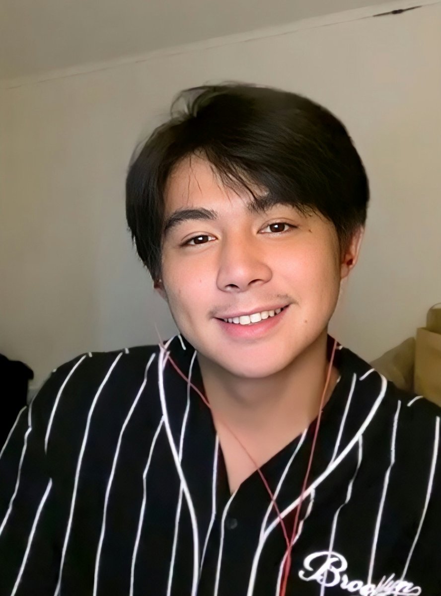 PaoBlueCarrots's tweet photo. Some photos from Paolo's live!👀💙

Thank you for the smile @paoloalcantara_ 😊

Still live on kumu!
📎https://t.co/oqsKA12STl

#PaoloAlcantara | Paolo Alcantara https://t.co/FGbqxKoyAB