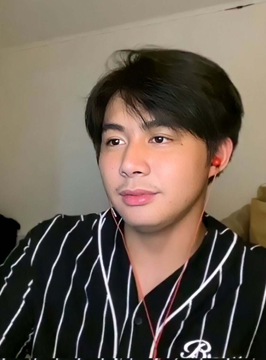 PaoBlueCarrots's tweet photo. Some photos from Paolo's live!👀💙

Thank you for the smile @paoloalcantara_ 😊

Still live on kumu!
📎https://t.co/oqsKA12STl

#PaoloAlcantara | Paolo Alcantara https://t.co/FGbqxKoyAB