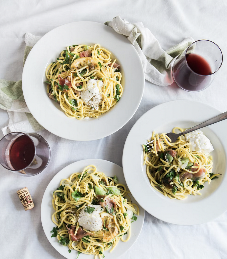 FlavourPost's tweet photo. Elevate your weekday meals with delicious artisan herbs and spices 🍝 Discover today!

#herbs #spices #weekdaymeal #artisanfood #delicious #summermeals #flavourpost #marketplace https://t.co/GEDkCiPuOt