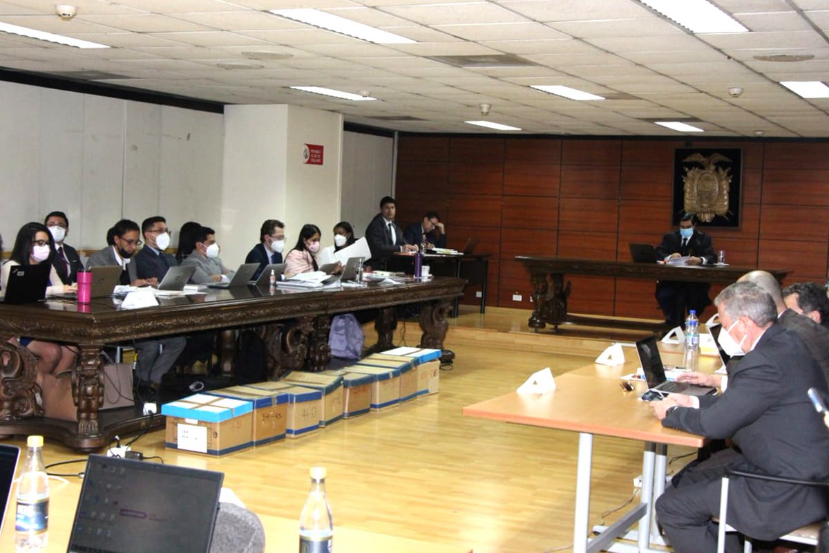 FiscaliaEcuador's tweet photo. #AHORA | Caso #HelicópterosDhruv: con la presencia de la fiscal general del Estado, @DianaSalazarM2, se instala –en la @CorteNacional– la audiencia preparatoria de juicio contra 18 personas por presunto peculado en la compra de 7 aeronaves en 2008. #FiscalíaContraElDelito https://t.co/HmnfzSa2XL