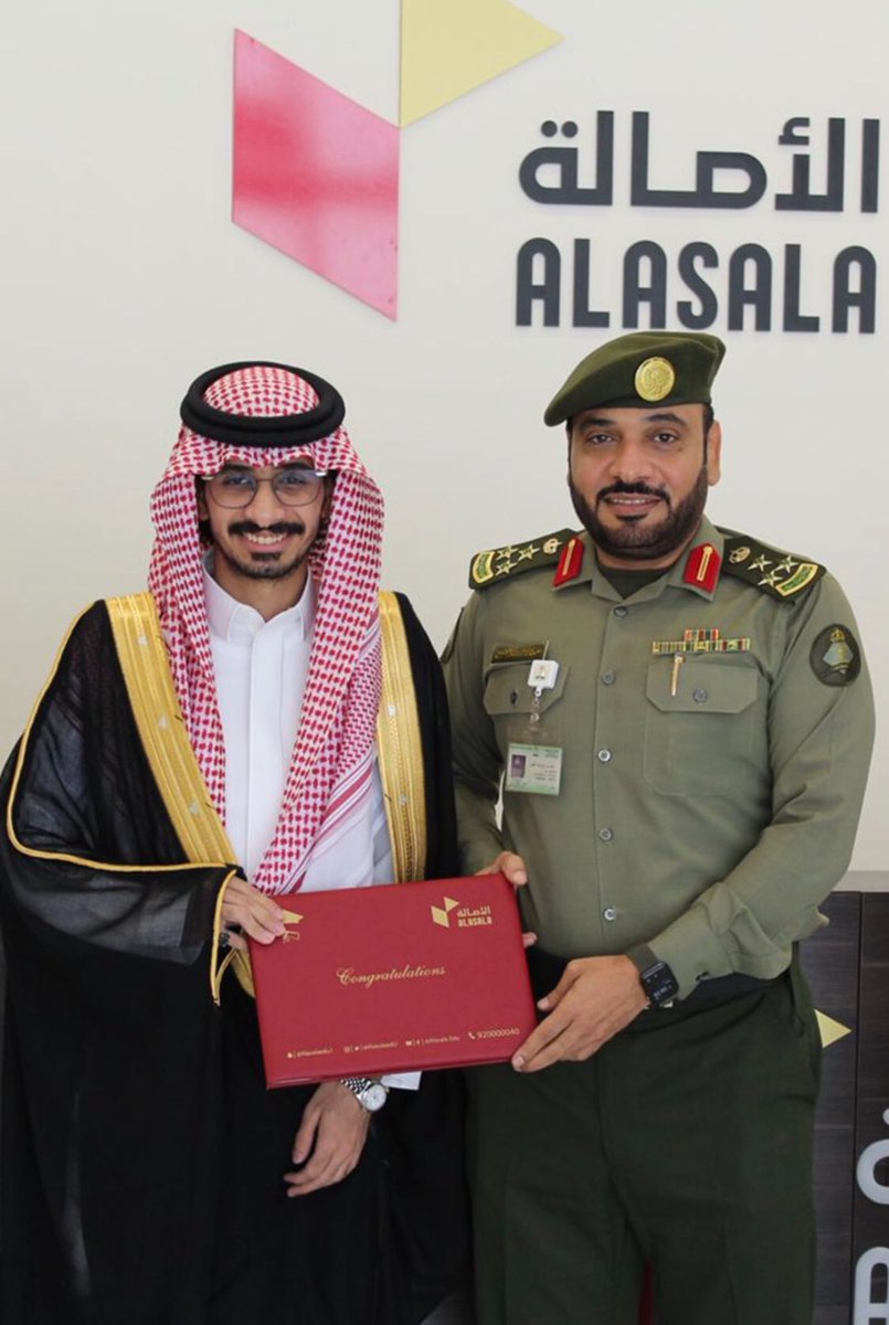 اجمل التهاني والتبريكات للعميد معلا بن مرزوق العتيبي مدير إدارة تقنية المعلومات والمتحدث الرسمي لجوازات #المنطقة_الشرقية بمناسبة تخرج ابنه سعود من جامعة الاصالة.