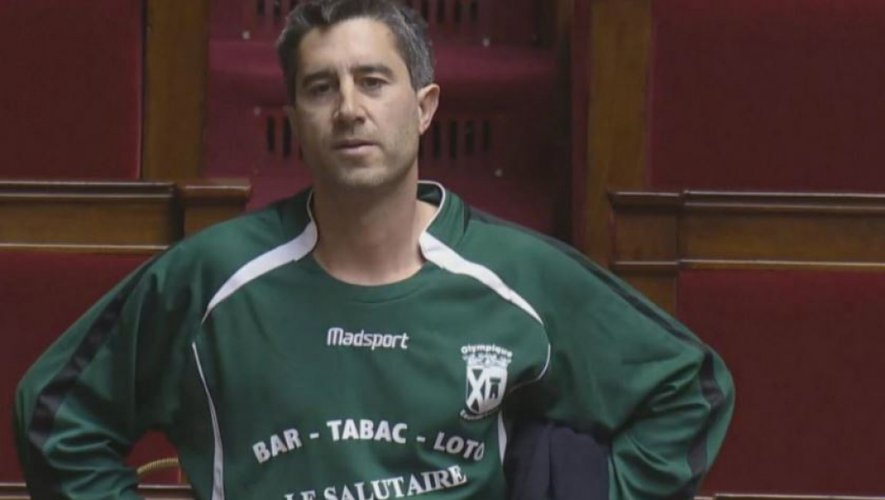 En 2017, <a href="/Francois_Ruffin/">François Ruffin</a> a eu 1378€ d'amende pour « extravagance vestimentaire » (porter le maillot d'un petit club de football dans le cadre d'un texte pour taxer les gros transferts). Rémy Rebeyrotte qui a quant à lui effectué un salut nazi n'écope que d'un rappel à l'ordre.