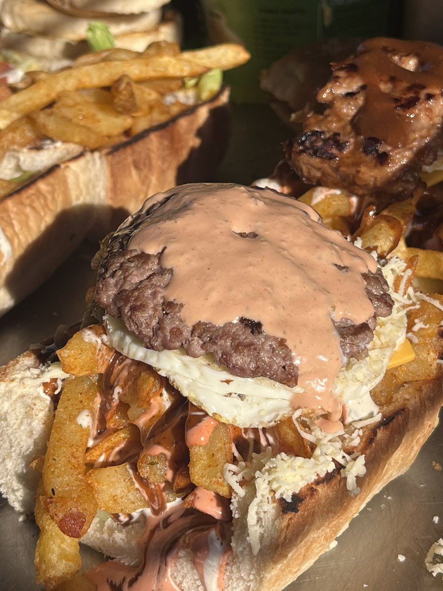 exploresoweto1's tweet photo. Hungry for the juiciest fast food? Head over to Sawcy in Dube for the best kotas, wings and burgers. https://t.co/41UoznOpvU