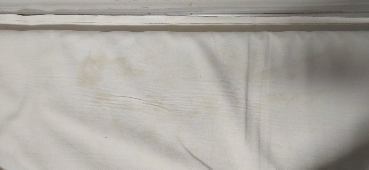ric_nov's tweet photo. @RailMinIndia @AshwiniVaishnaw A very nice and beautiful initiative by Railway Ministry, instead of providing White pillow and bedsheet, they started providing it with printed Yellowish pattern, #CleanliLess https://t.co/QkL6ICHia0