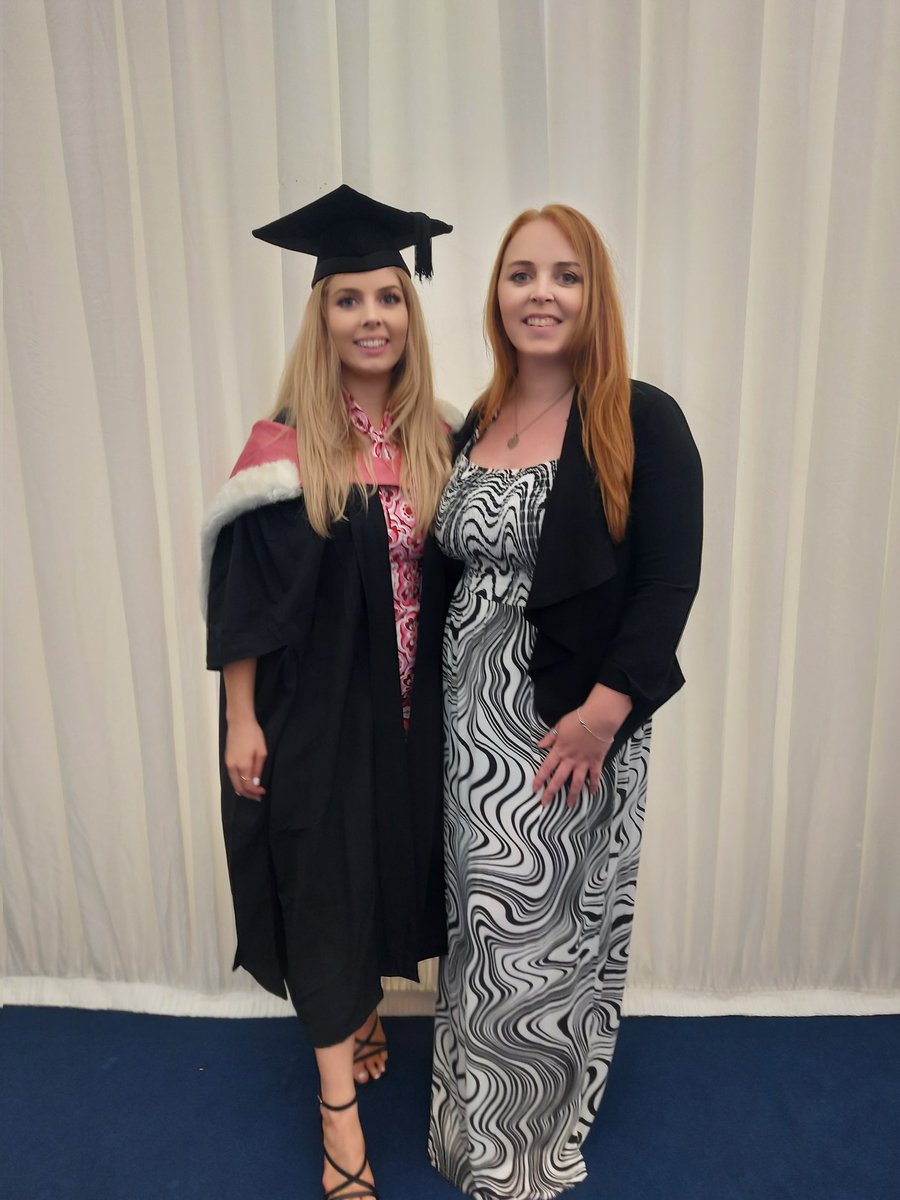 _larna_'s tweet photo. #LivUniGrad https://t.co/5JHpQv83HW