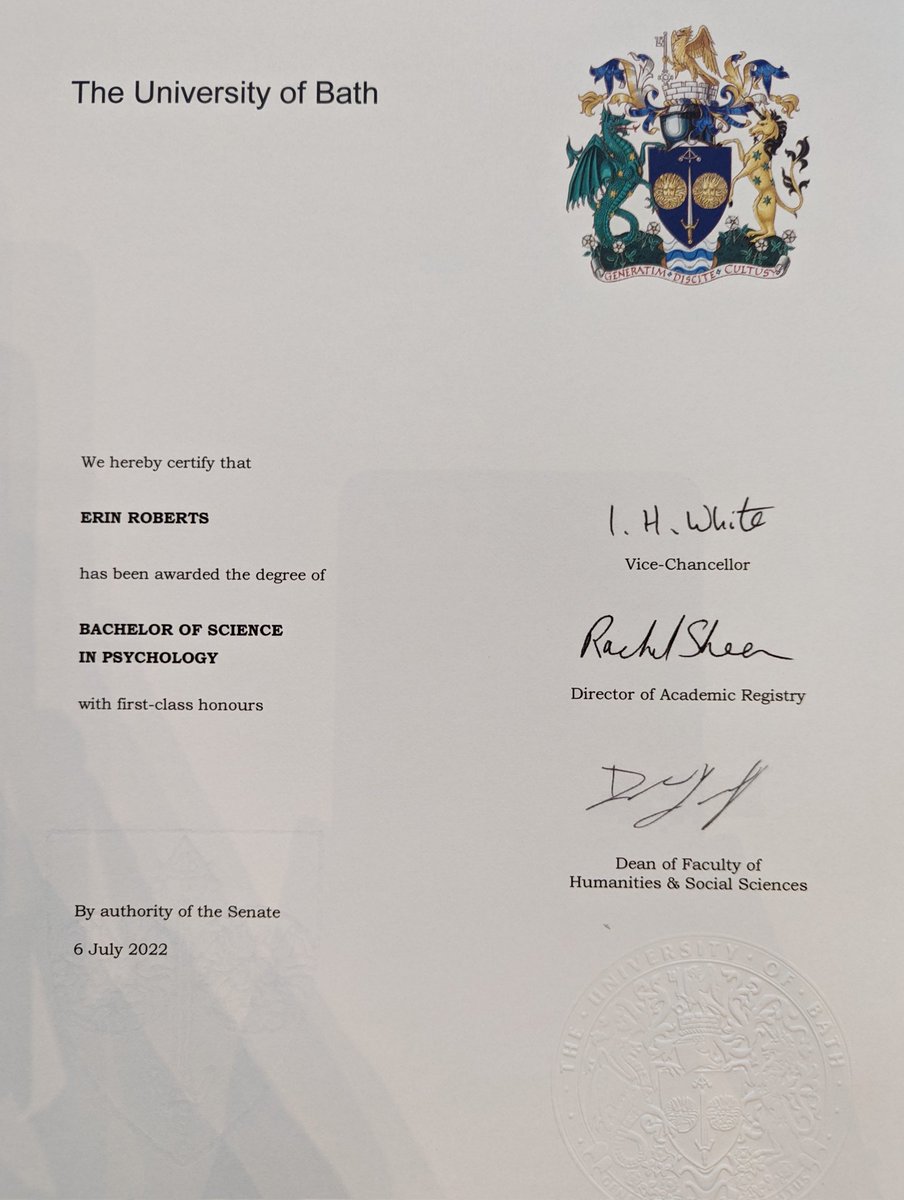 And just like that, I'm officially a University of Bath graduate🛁🎓 
What an amazing end to an incredible 4 years, celebrating with just a few of the people who supported me to get here. Now onto the next adventure!