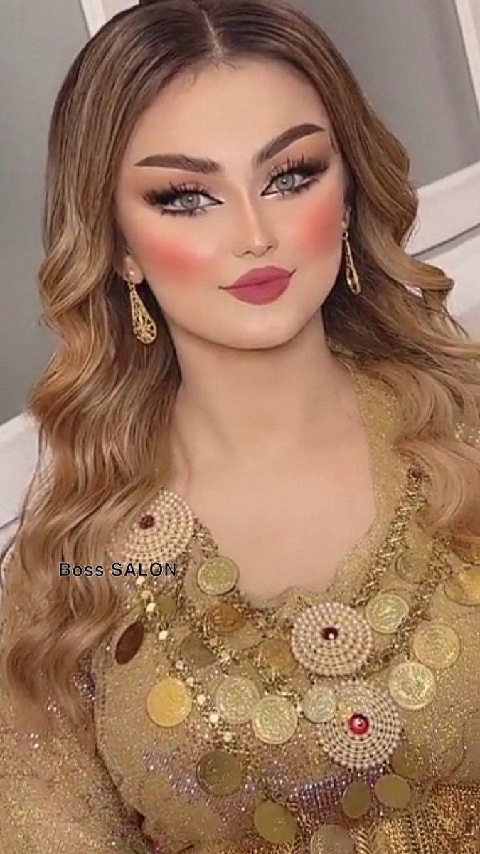 لـــو كــانت الحيـــاة ملكـــي
لأمــرتـهــا أن تبقيـــكِ قــربــي
ولـــو كــان القـــدر بيـــدي
لجعـلــت قـــدركِ قــدري
ولــكــن الحمـــد لمــن جعــل الحـب بيــــدي
كــــي أبقيــــكِ حـــــــــبي الأبــــــدي