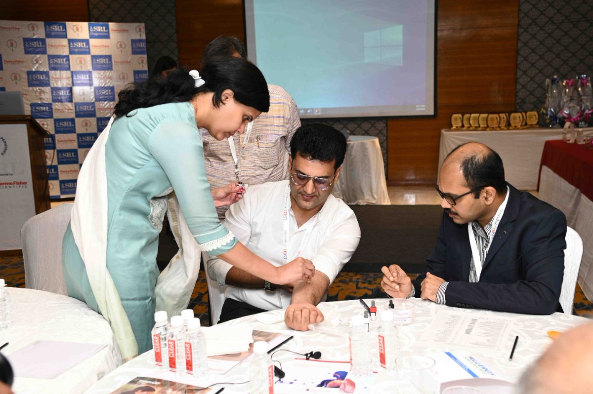 MedihubJ's tweet photo. DR. MOHIT TEACHING SKIN PRICK TESTING (SPT) TO DOCTORS......😊
#IAP #pediatrics #pediatrician #allergy #allergist 💉🩺#allergies #medihubmultispeciality #MediHub #fourpointsbysheraton #iapjaipur #life #LifeLessons#drmohitpoddar #childcare #speaclist #allergylife#drpratimapoddar https://t.co/8vk34zhKeC