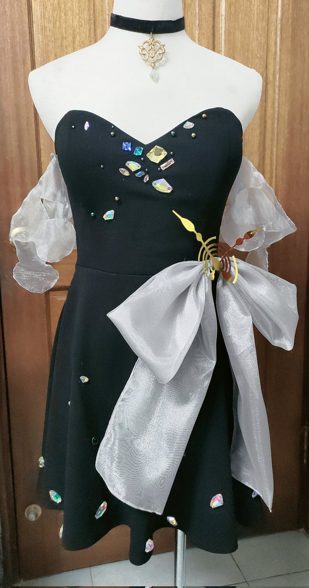 #エナーアート #Palouette 
Birds of time 小禮服第一版
一顆一顆鑽手縫真的蠻花時間的，
但是想到可以出Enna就好開心！
之後有時間在來縫更多小珠珠！