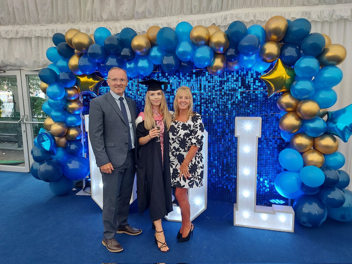_larna_'s tweet photo. #LivUniGrad https://t.co/PTF4Gec5iO