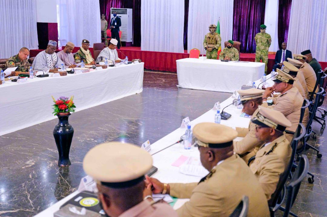 GoitaAssimi's tweet image. Je rencontre, à partir de ce matin et pour deux journées, les gouverneurs des régions. Nous échangerons sur des questions relatives à la bonne marche de la transition, dans un contexte marqué par des échéances cruciales pour notre pays.