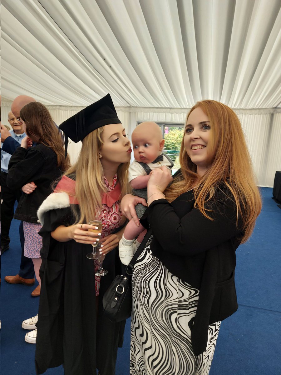 _larna_'s tweet photo. #LivUniGrad https://t.co/5rSlBBMS01
