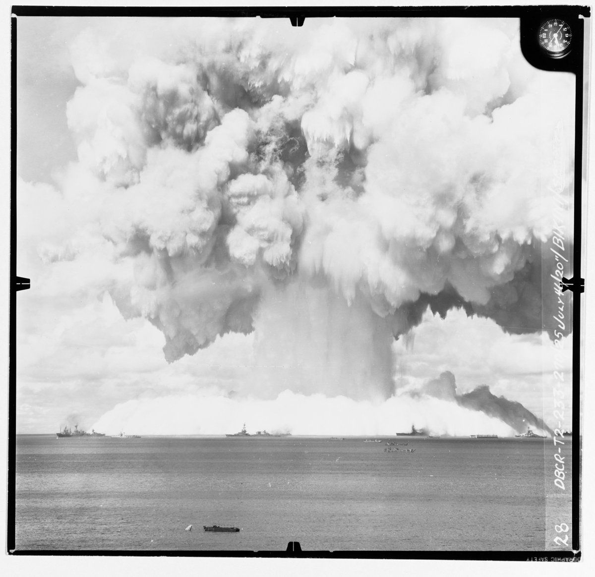 Rich_Ships's tweet photo. FRAME 28
~15 seconds after detonation
8 submarines for the test. 6 were submerged
3 of the 8 sunk - all submerged - Pilotfish (SS-386), Skipjack (SS-184) & Apogon (SS-308)
Skipjack was later raised and towed to California
#OperationCrossroads #TestBaker #BakerShot
6/End https://t.co/K3awn25GXd