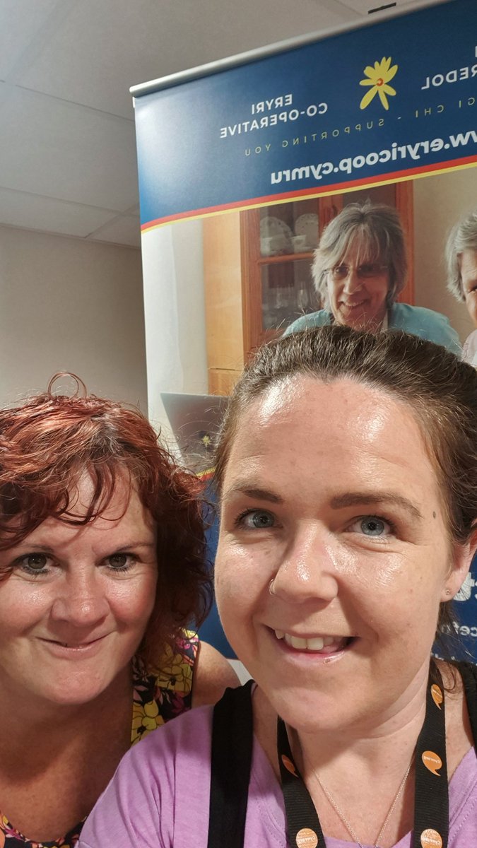 Lovely morning with Gwenda from @EryriCoop &amp; the residents at Cae Garnedd <a href="/northwalesha/">North Wales Housing</a>. 
Putting the digital world to rights over a coffee and cake 🍰☕️📲🤳👩‍💻👨‍💻