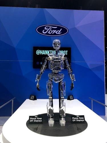 M2MCorridor's tweet photo. Jim Farley, Ford’s president and CEO and president of Ford Model e says, “Our Model e team has moved with speed, focus and creativity to secure the battery capacity and raw materials we need to deliver breakthrough EVs for millions of customers.” https://t.co/Chtc2iHIM4 https://t.co/vnpW7vxQLj