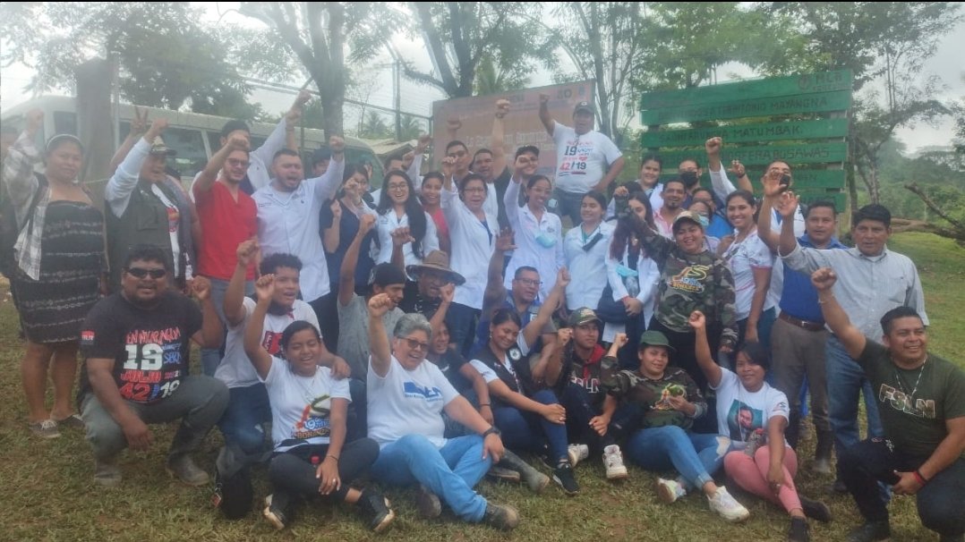 AEPCFA's tweet photo. Alcaldia de Bonanza en el Caribe Norte y Autoridades Territoriales Mayagnas despiden y agradecen a la Asociación de Educación Popular Carlos Fonseca Amador por el apoyo médico y escuelas de computación indígena para la población mayarna. @VanegasEveling https://t.co/UY1N7FsIYU