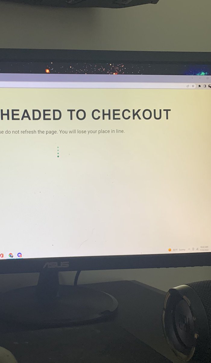 Ingredixnt's tweet photo. @elhefetrav @SOLELINKS I don’t got the time from when I hit but this was at 10:22 and I was still in line https://t.co/2NTZeGq5eU
