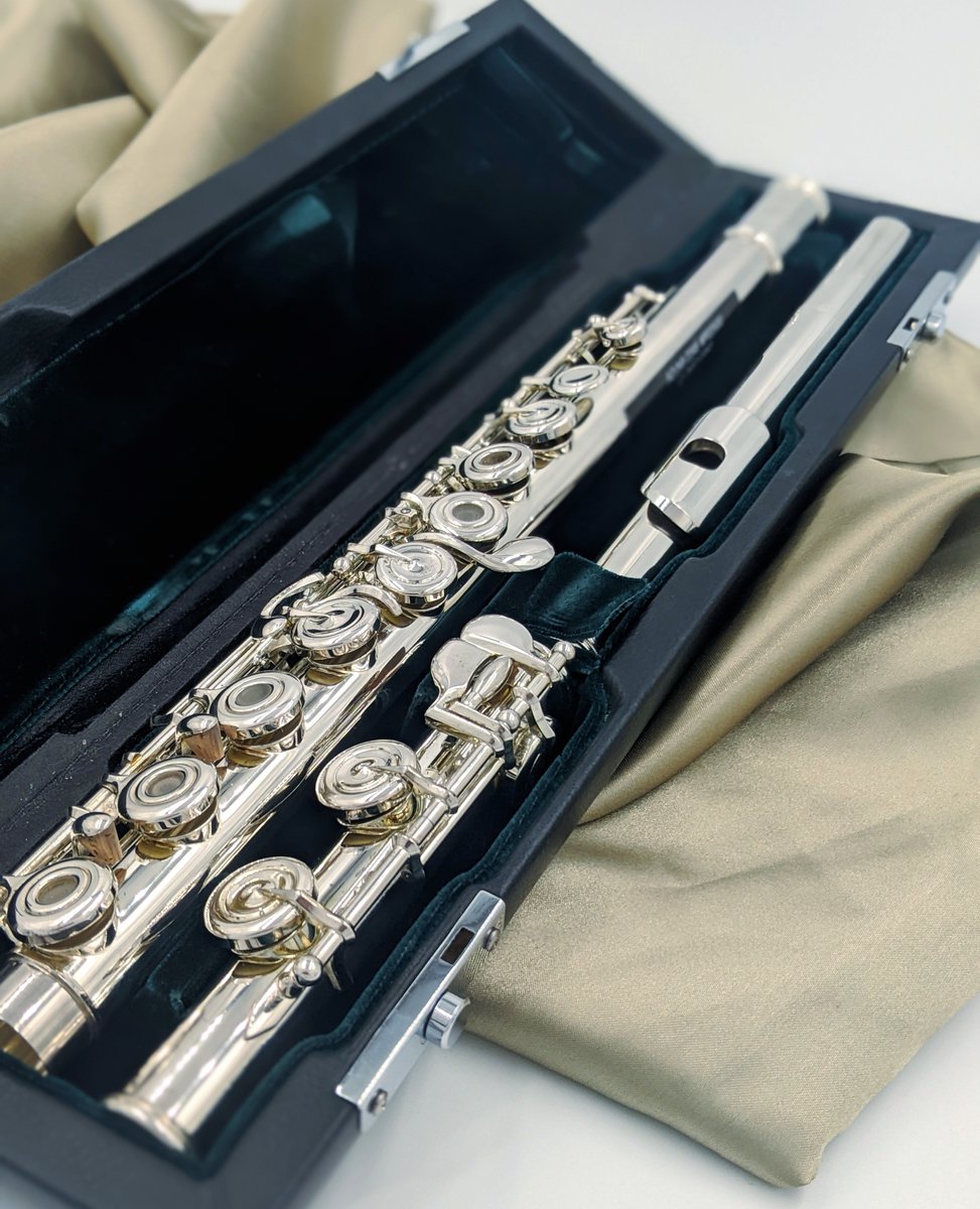 AllFlutesPlus's tweet image. For today's secondhand flute we've got an Azumi Z2 RE, in excellent condition. £950
Specs and purchase: bit.ly/3yOJAkp

@azumi.flutes.europe #azumiflutes #secondhandflute #silverflute #fluteplayers #flutesection #flutesofinstagram #flutelessons #flutelife #flutelover