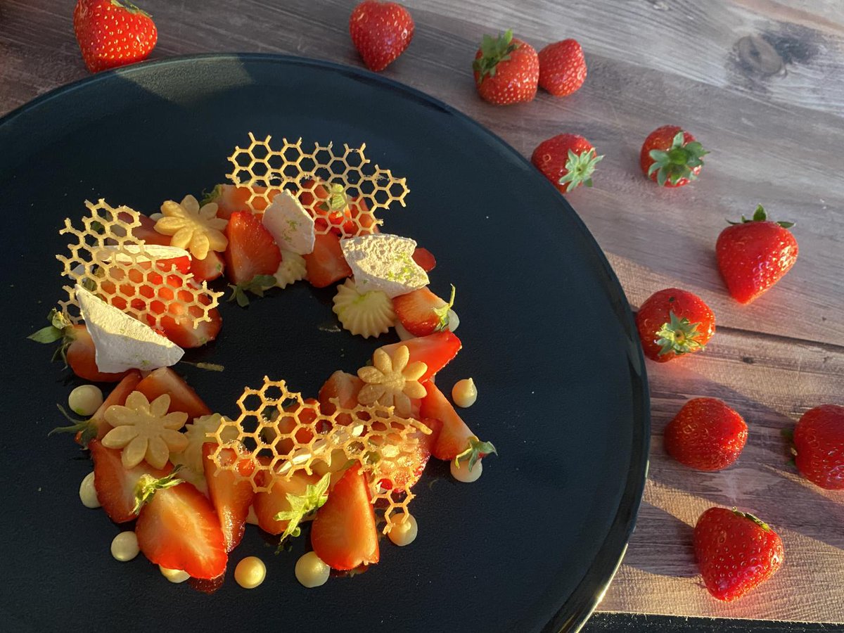 ℂ𝕙𝕒𝕞𝕓𝕣𝕖 𝕕'𝕙𝕠̂𝕥𝕖𝕤 𝕒̀ 𝔸𝕞𝕓𝕠𝕚𝕤𝕖
🏠ℒℯ 𝒢ℴ𝓊̂𝓉 𝒹ℯ 𝓁𝒶 𝒫𝒶𝓈𝓈𝒾ℴn
👉bit.ly/chambredhotesl…
📍Venez vivre un moment d’exception dans une maison d’hôtes 4 épis ! Profitez d'une cuisine raffinée !
🏊‍ Piscine chauffée
⏱ Dispo en juillet août 👨‍👨‍👧‍👧9 pers.