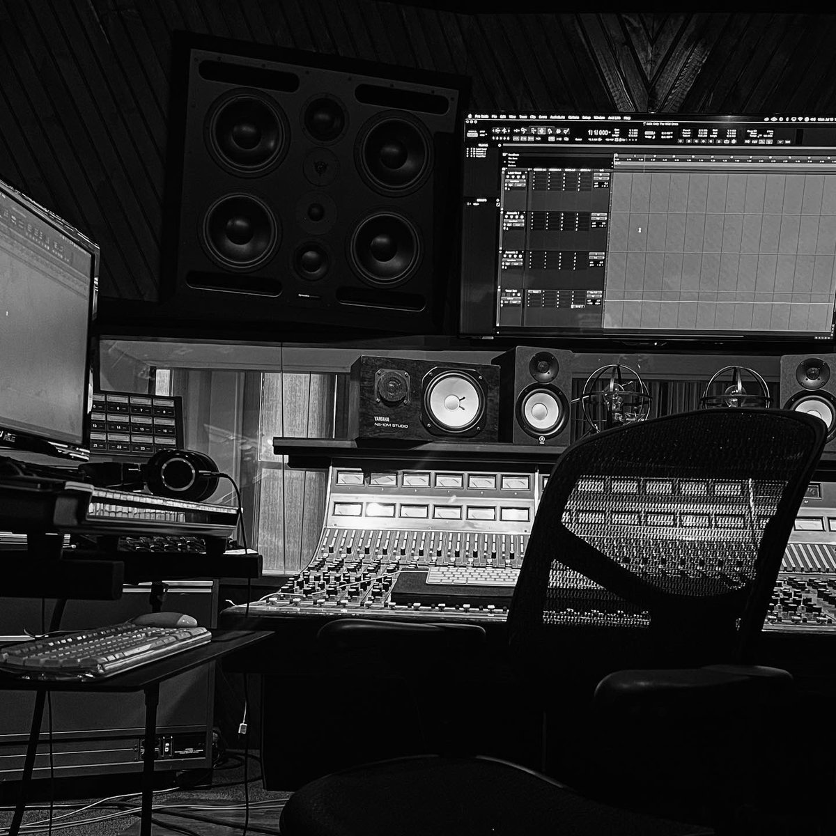 PatSharrow's tweet image. Spent an afternoon tracking at Sienna Studio in Nashville with some high class individuals.👌🏼#siennastudinashville #sessionwork #studiotime #recordingstudio #newmusic #newmusicsoon