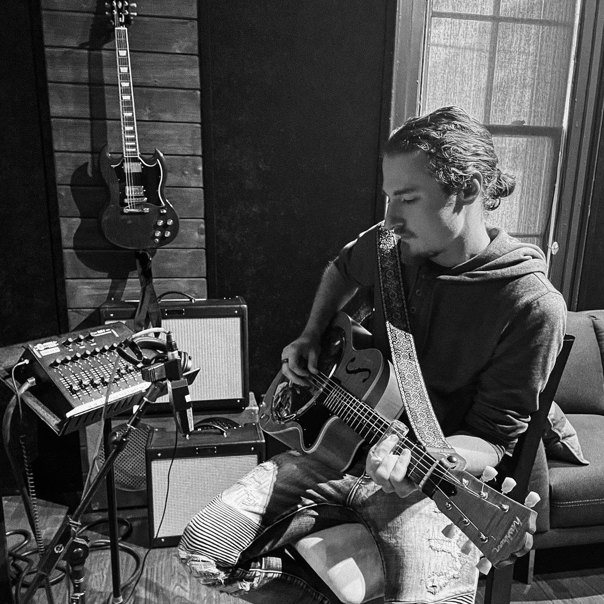 PatSharrow's tweet image. Spent an afternoon tracking at Sienna Studio in Nashville with some high class individuals.👌🏼#siennastudinashville #sessionwork #studiotime #recordingstudio #newmusic #newmusicsoon