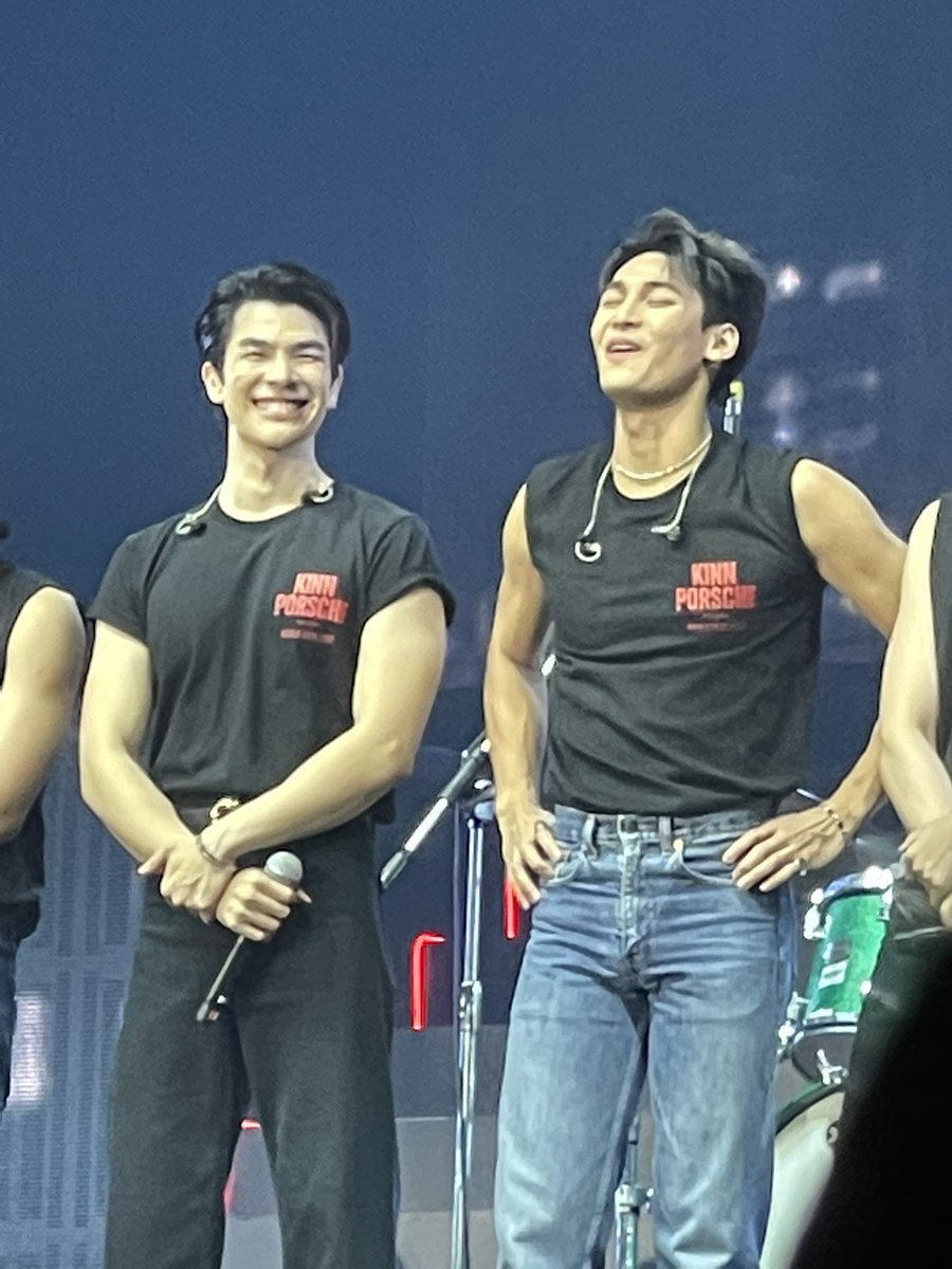 JDP_JidaaTK_'s tweet image. พี่มายกล้ามใหญ่มาก ถ้ากูโดนต่อยน่าจะสลบของจริง #kinnporscheworldtour2022 #kinnporscheworldtour #KPworldtourD2 #MilePhakphum