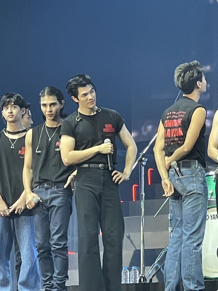 JDP_JidaaTK_'s tweet image. พี่มายกล้ามใหญ่มาก ถ้ากูโดนต่อยน่าจะสลบของจริง #kinnporscheworldtour2022 #kinnporscheworldtour #KPworldtourD2 #MilePhakphum