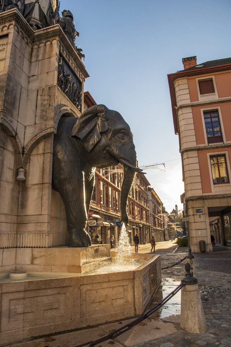 Découvrez Chambéry, une <a href="/SitesCites/">Sites&Cités</a> charmante et élégante ⛰️

Traversez son centre piétonnier médiéval pour admirer ses façades colorées et la fontaine des éléphants⛲
Parcourez le Grand Chambéry et son patrimoine.

<a href="/SavoieDepart/">Savoie Département</a> @RDV_Experience