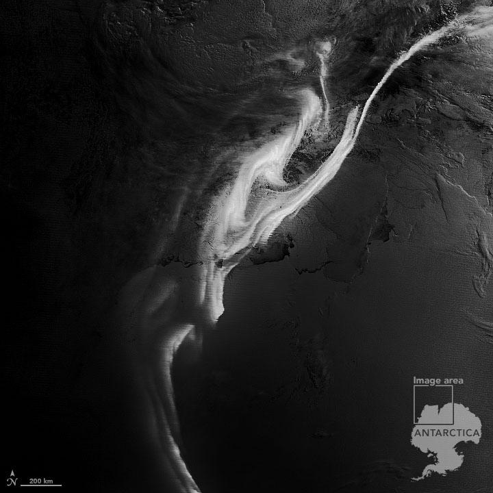jscarto's tweet photo. Under the polar darkness of winter, Antarctica is frequently aglow with the southern lights—aurora australis: https://t.co/MhAiM4BS3G

VIIRS imagery from July 18 https://t.co/Il04lm9p6m