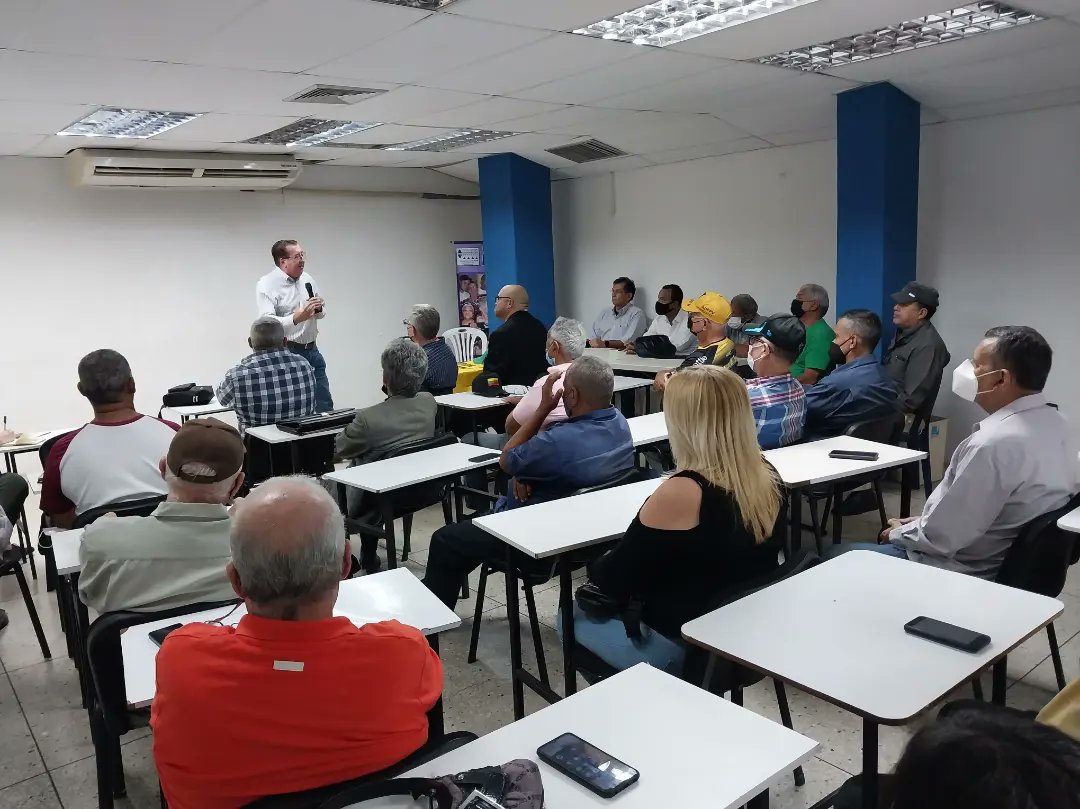 guacharonoticia's tweet photo. Desde el colegio de Ingenieros de #ptoordaz estado #Bolivar llevando el mensaje de reconstrucción de #venezuela junto @cesarperezvivas @_cadef @pcdsanfranciscooficial @pcdven https://t.co/3pJ8PIk3lJ