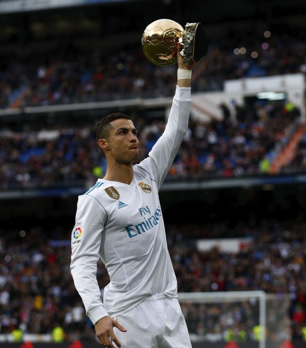 Madridismoreal's tweet photo. El Real Madrid quiere un delantero que pueda garantizar más de 10 goles por temporadas.

Yo la solución la veo fácil… https://t.co/7Z5P2jc7T7