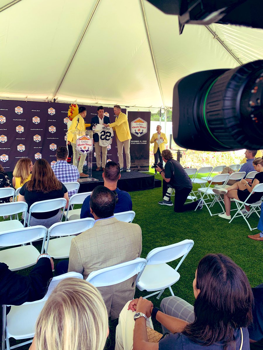 ECFOX10's tweet photo. The @Fiesta_Bowl is now the #vrbofb @vrbo #fox10phoenix https://t.co/il2Y1vZid8