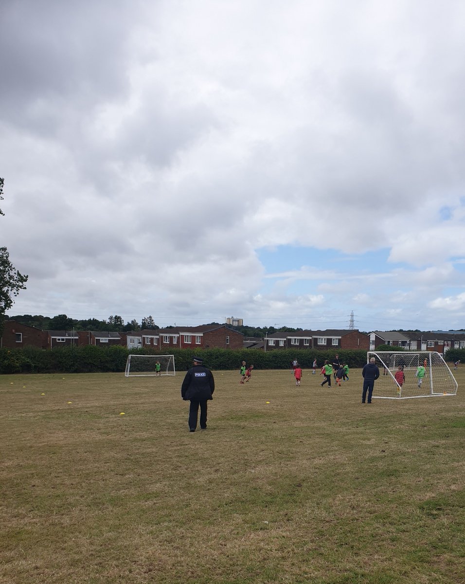 MerPolWirral's tweet photo. Earlier today #TeamBeb facilitated in the #Beechwoodtogether OpMedusa football tournament held at Manor Primary School with over 80 young people taking part.
Thank you to all the local agencies who helped make the day a wonderful success.
#PreventativePolicing #BladeFree https://t.co/gBI1QcTvrL