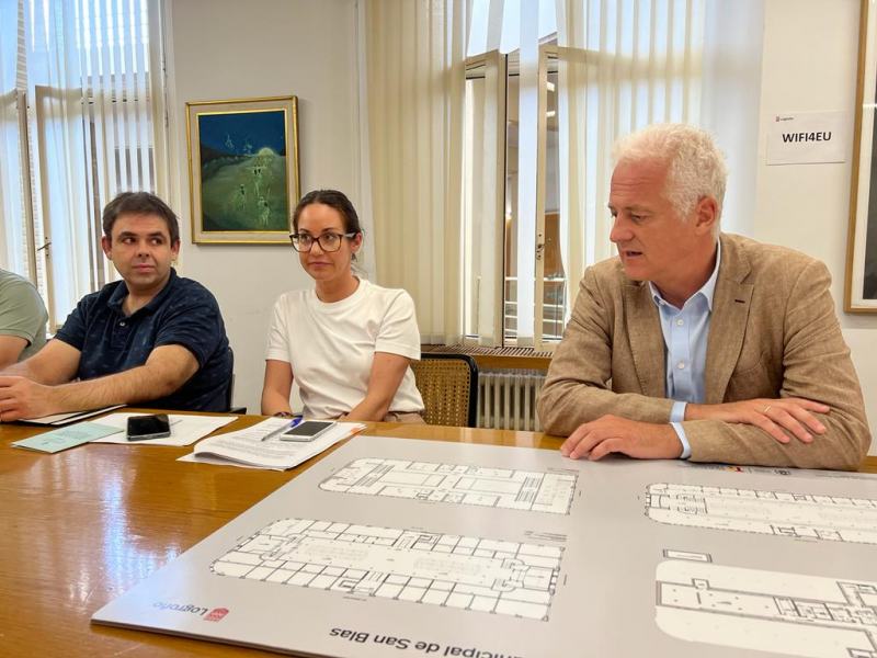 Las obras en el Mercado de San Blas comenzarán el próximo lunes  - is.gd/UNhOL6