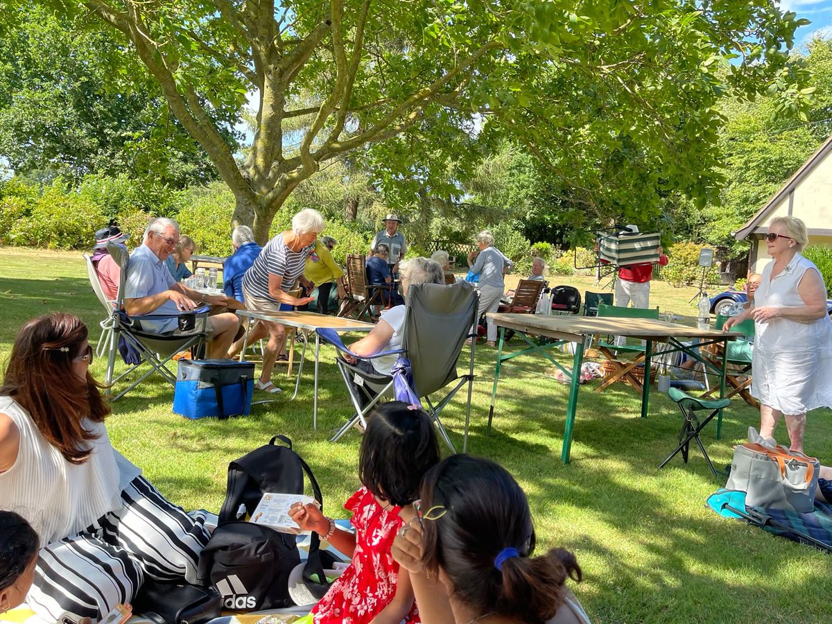 It was picnic tables at the ready @ our summer picnic y'day - a chance to enjoy each other's company in glorious sunshine!☀️ bit.ly/farm-picnic22 

#rotaryfun #itsnotallwork #rotaryfellowship #rotaryfriends #rotarypicnic #rotarysummer 
@RotaryGBI  @Rotary  @RotarySE1120