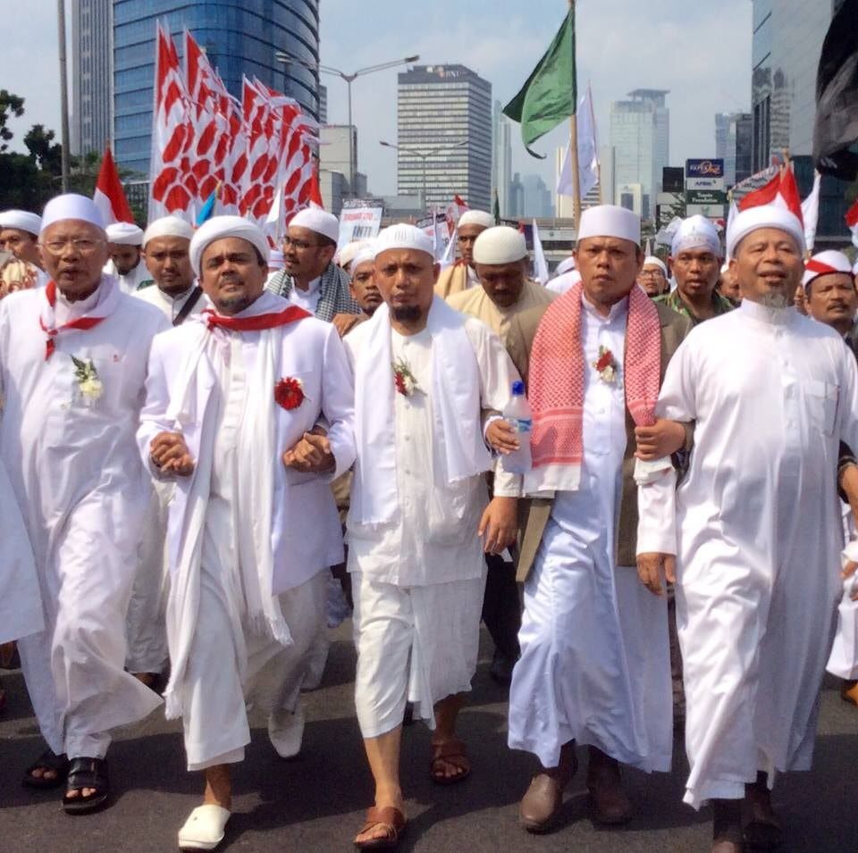 Pakaian dan gaya anak² Citayam Fashion Week sering kali gak sesuai dgn norma² agama , gak ada salahnya bikin acara tandingan yg bisa dijadikan wisata halal. Misalnya bikin  Monas Fashion Week..🤭🤣🤣
