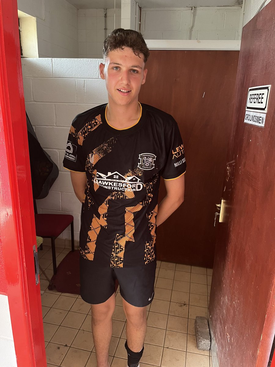 pentwynmawrafc's tweet photo. Welcome to the Mawr Ruben Abdie! A ball playing centre half who loves having the ball at his feet! #UPPAMAWR #OneSockOnOneSockOff ⚫️🟠 https://t.co/WogBISb8gl