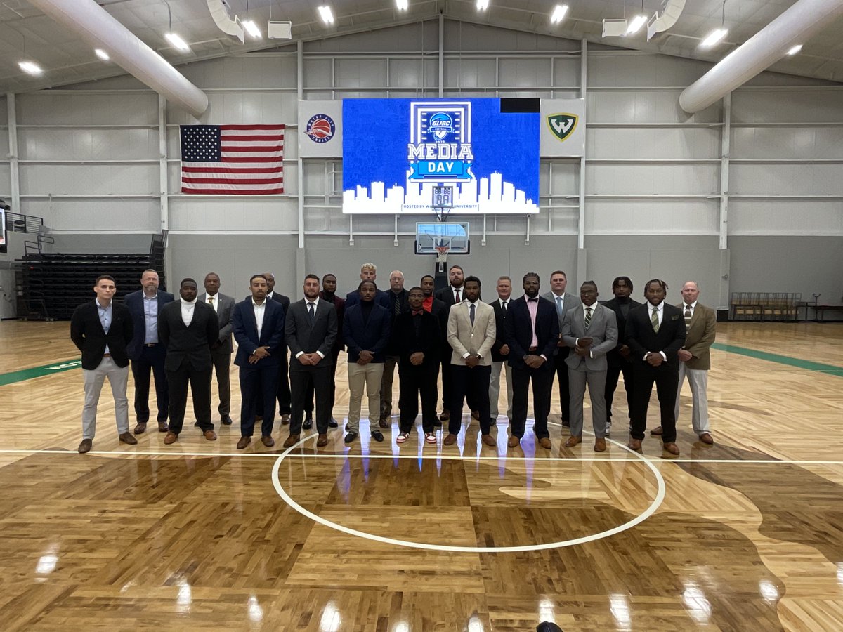 Players and coaches group photo 📸

#GLIACMediaDay #WhereChampionsCompete