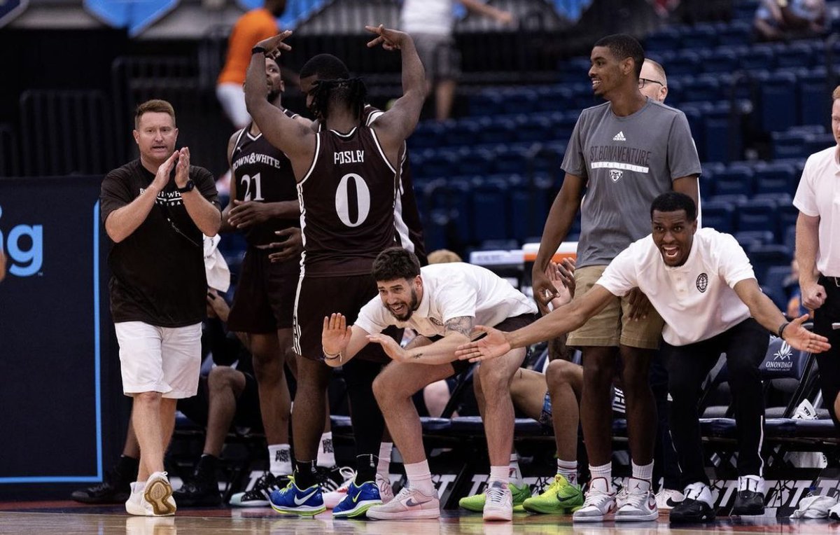 Cherishing every moment to be around this basketball family. There’s none else like it. I love my dogs!!

Shoutout to <a href="/SBUnfurled/">SBUnfurled</a> putting everything together as perfectly as it was done.