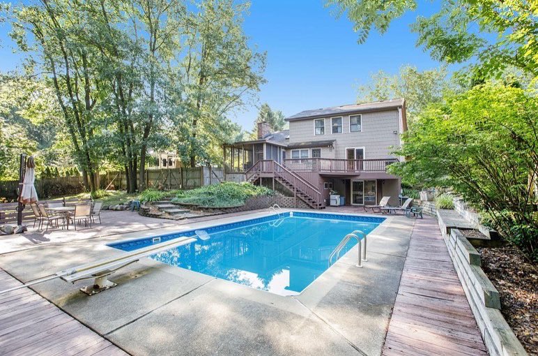 ClancyTeamRE's tweet photo. Just Listed! Great neighborhood home on 1 acre! Gull Lake Schools! 
7883 Broadhill Avenue, Richland 
* 
Contact Team Clancy today! 
269-629-4186 

#gulllakerealestate #gulllakecommunityschools #gulllakecommunity #teamclancy #michiganrealestate https://t.co/X1y3UvDDcU